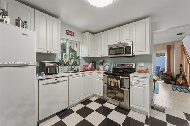 235 SW 159th Way, Sunrise, FL 33326