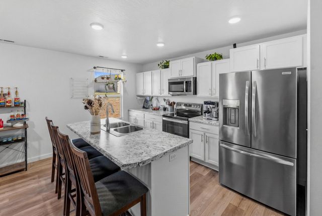 479 S Summit Drive, Willard, MO 65781