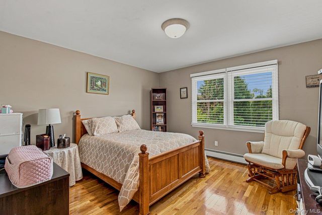 91 Macgregor Avenue, Roslyn Heights, NY 11577