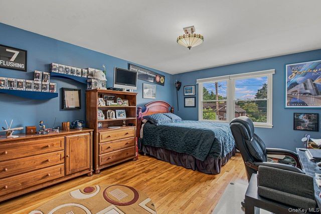 91 Macgregor Avenue, Roslyn Heights, NY 11577