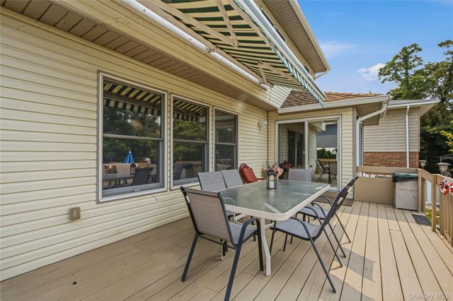 91 Macgregor Avenue, Roslyn Heights, NY 11577