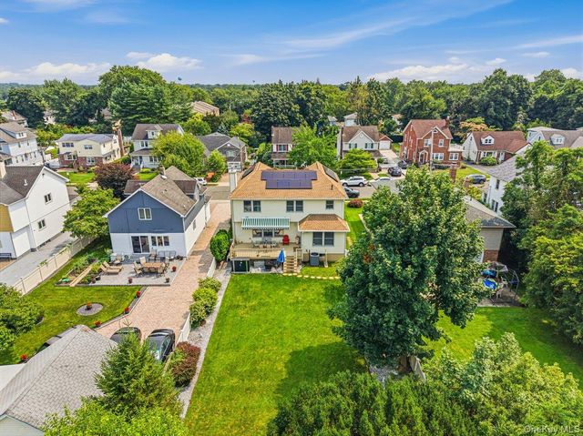 91 Macgregor Avenue, Roslyn Heights, NY 11577