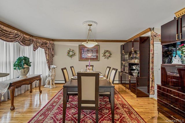 91 Macgregor Avenue, Roslyn Heights, NY 11577
