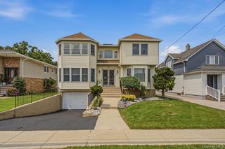 91 Macgregor Avenue, Roslyn Heights, NY 11577