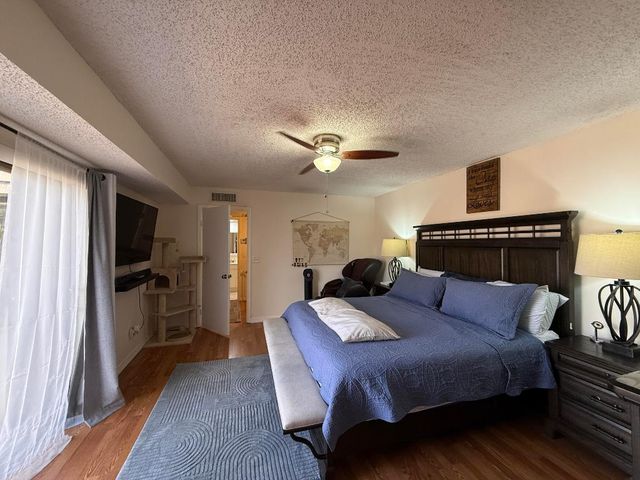 1021 Springdale Circle, Palm Springs, FL 33461