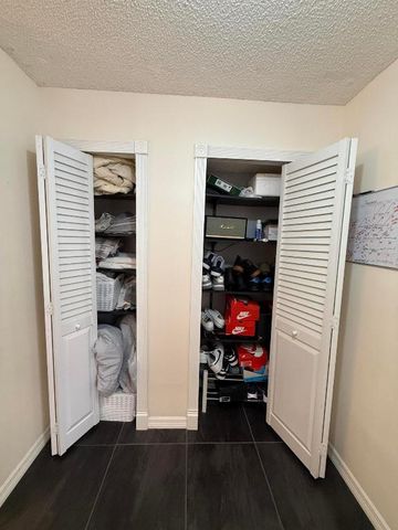 1021 Springdale Circle, Palm Springs, FL 33461