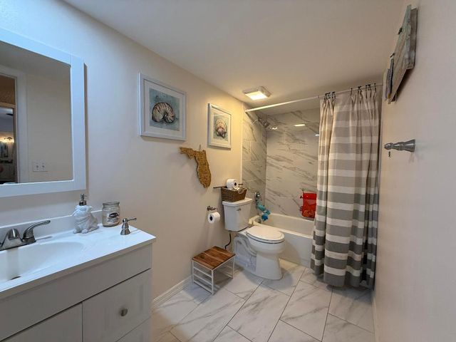 1021 Springdale Circle, Palm Springs, FL 33461