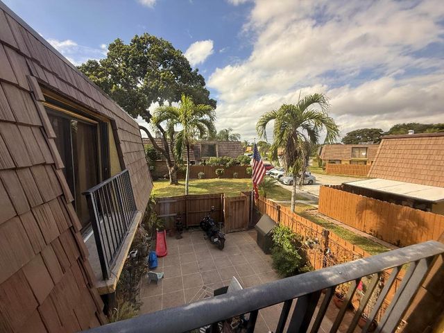 1021 Springdale Circle, Palm Springs, FL 33461