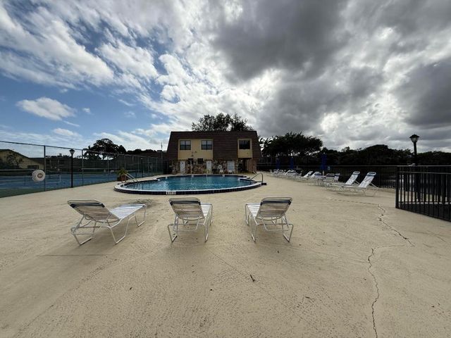 1021 Springdale Circle, Palm Springs, FL 33461