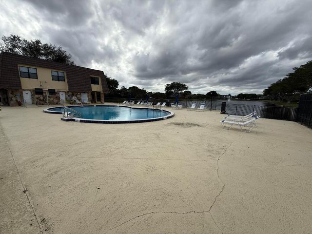 1021 Springdale Circle, Palm Springs, FL 33461