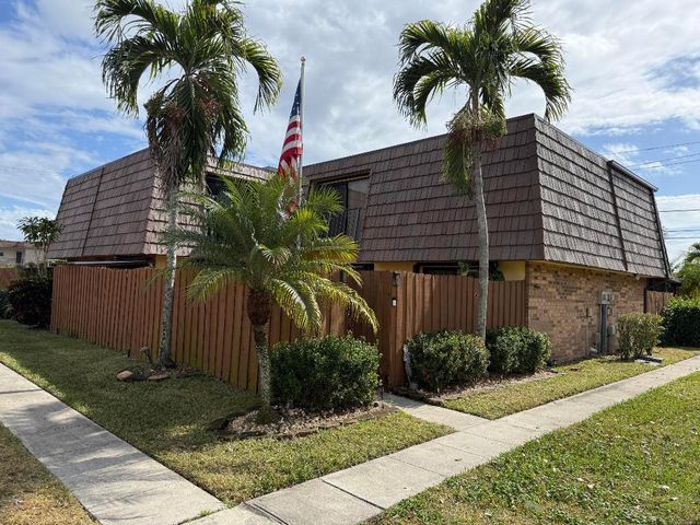 1021 Springdale Circle, Palm Springs, FL 33461