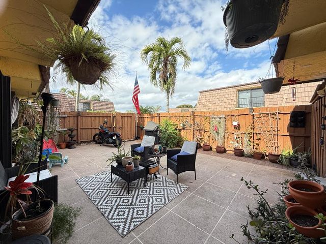 1021 Springdale Circle, Palm Springs, FL 33461