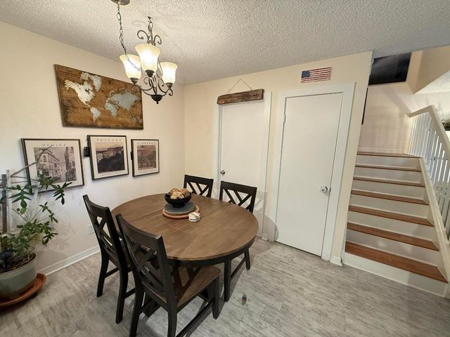 1021 Springdale Circle, Palm Springs, FL 33461