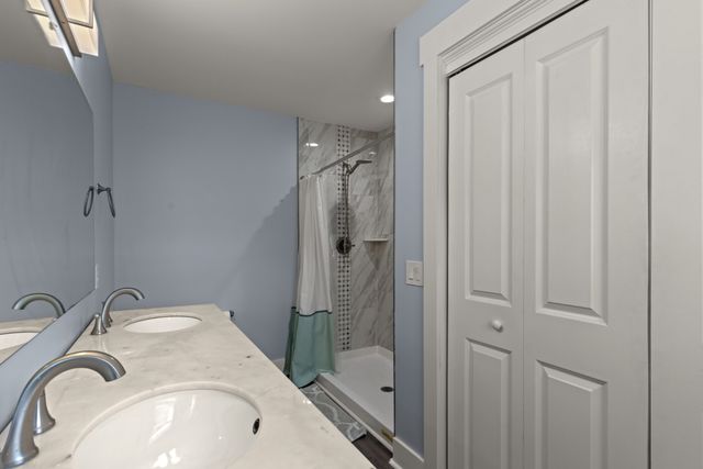 323 Kimberly Ct, Mount Juliet, TN 37122