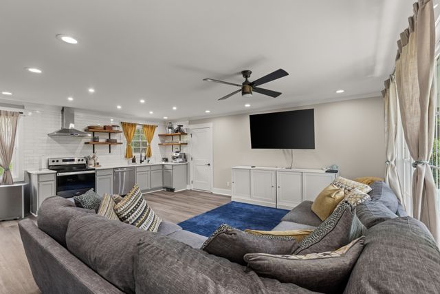 323 Kimberly Ct, Mount Juliet, TN 37122