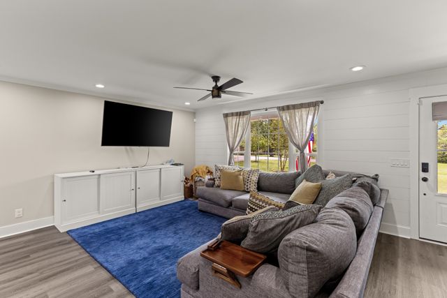 323 Kimberly Ct, Mount Juliet, TN 37122