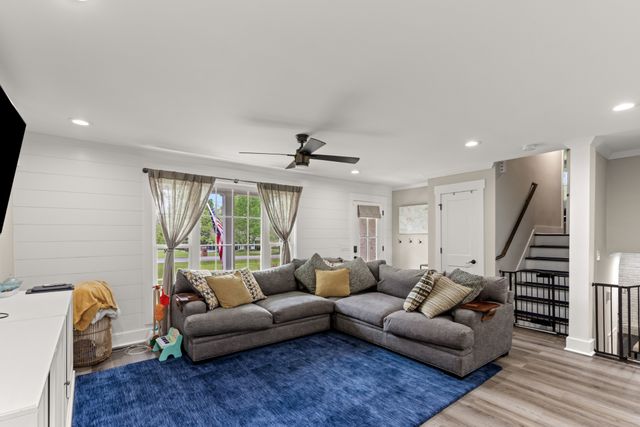 323 Kimberly Ct, Mount Juliet, TN 37122