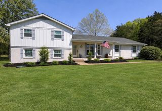 323 Kimberly Ct, Mount Juliet, TN 37122