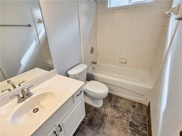5312 Vinings Lake View SW, Mableton, GA 30126