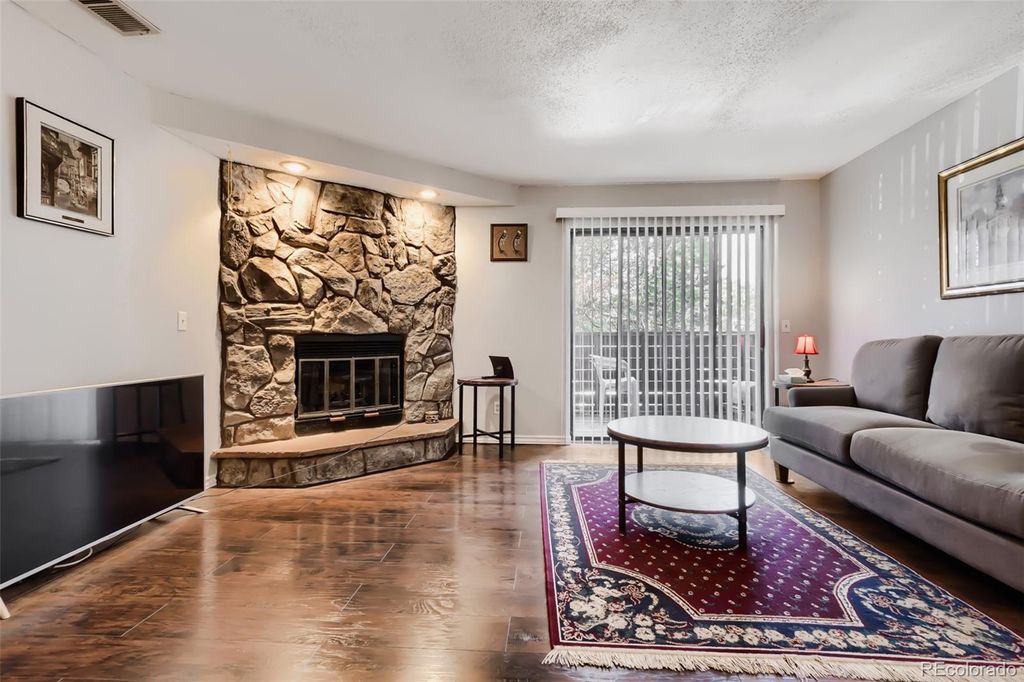 15350 E Arizona Avenue 201, Aurora, CO 80017