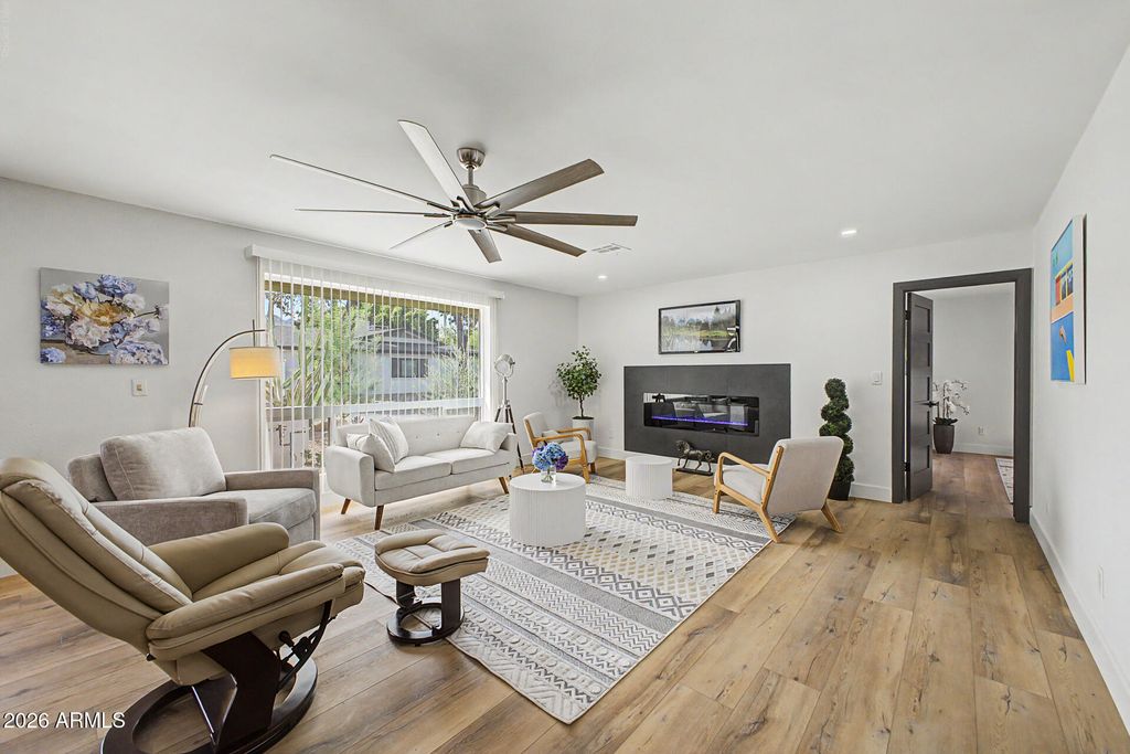 2818 E MALAPAI Drive, Phoenix, AZ 85028 — photo 2