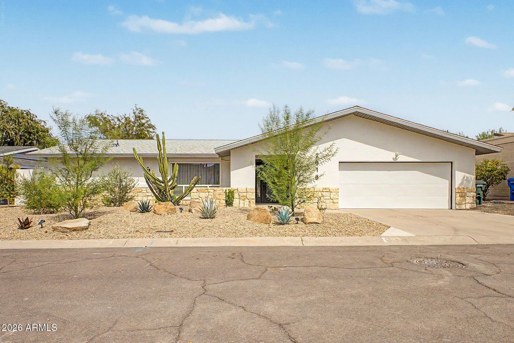 2818 E MALAPAI Drive, Phoenix, AZ 85028 — photo 4