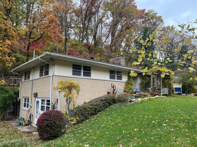 28 Woodland Trail, Ogden Dunes, IN 46368