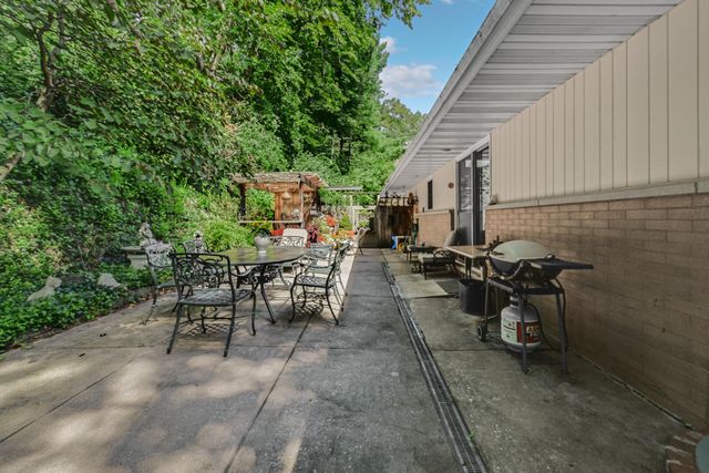 28 Woodland Trail, Ogden Dunes, IN 46368