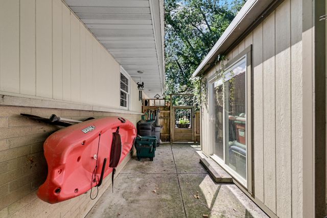 28 Woodland Trail, Ogden Dunes, IN 46368