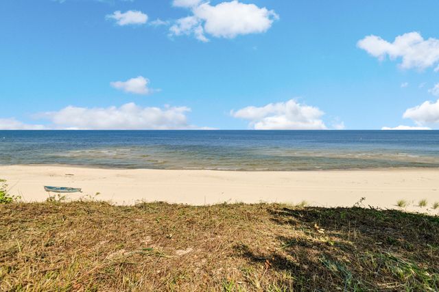 28 Woodland Trail, Ogden Dunes, IN 46368