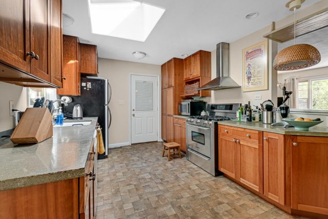 28 Woodland Trail, Ogden Dunes, IN 46368