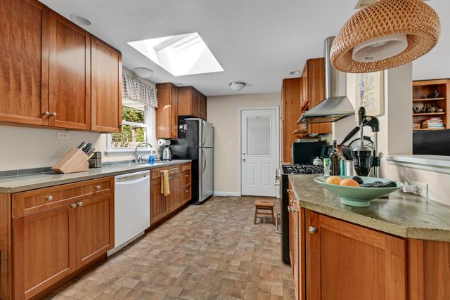 28 Woodland Trail, Ogden Dunes, IN 46368