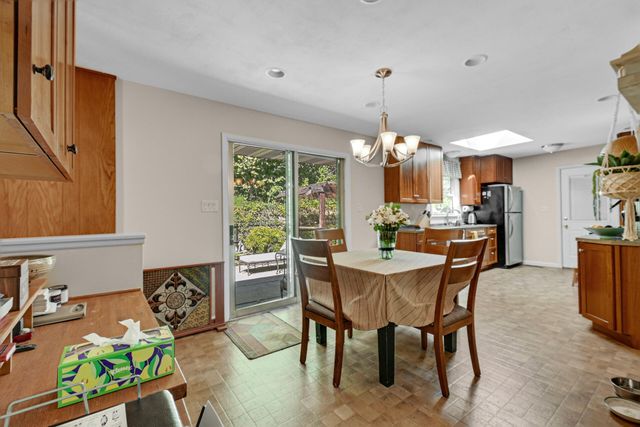 28 Woodland Trail, Ogden Dunes, IN 46368