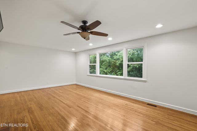4721 W Sunset Rd, Knoxville, TN 37914
