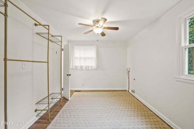 4721 W Sunset Rd, Knoxville, TN 37914