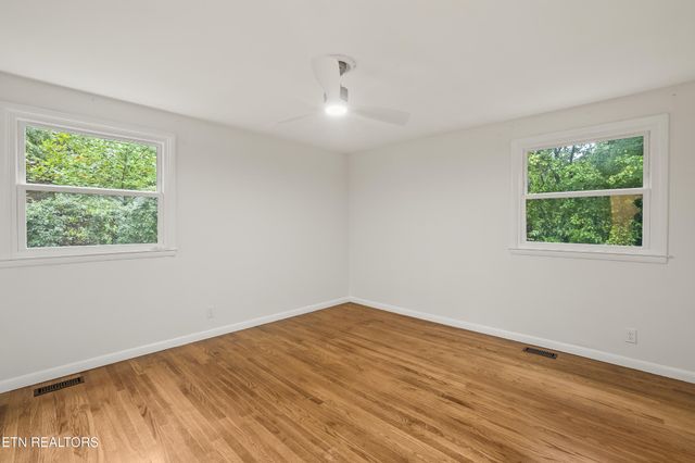 4721 W Sunset Rd, Knoxville, TN 37914