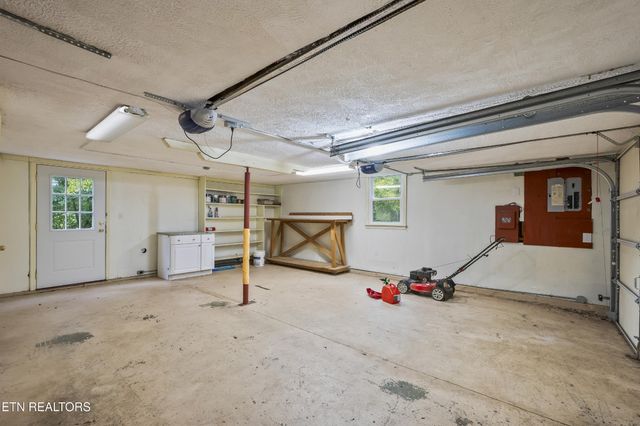 4721 W Sunset Rd, Knoxville, TN 37914