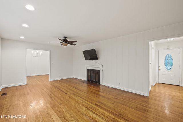 4721 W Sunset Rd, Knoxville, TN 37914