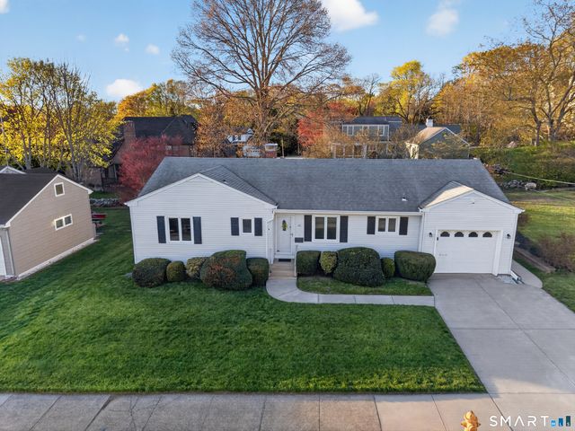 42 Aitchison Drive, New London, CT 06320