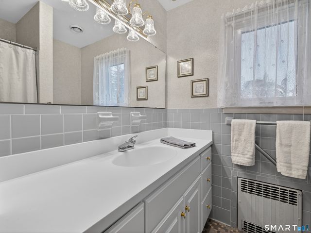 42 Aitchison Drive, New London, CT 06320