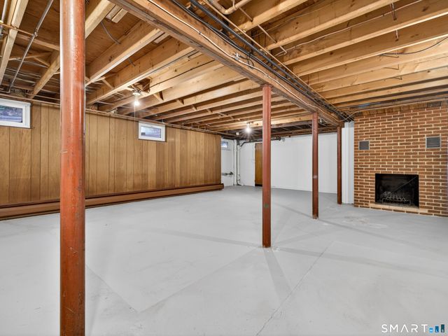 42 Aitchison Drive, New London, CT 06320