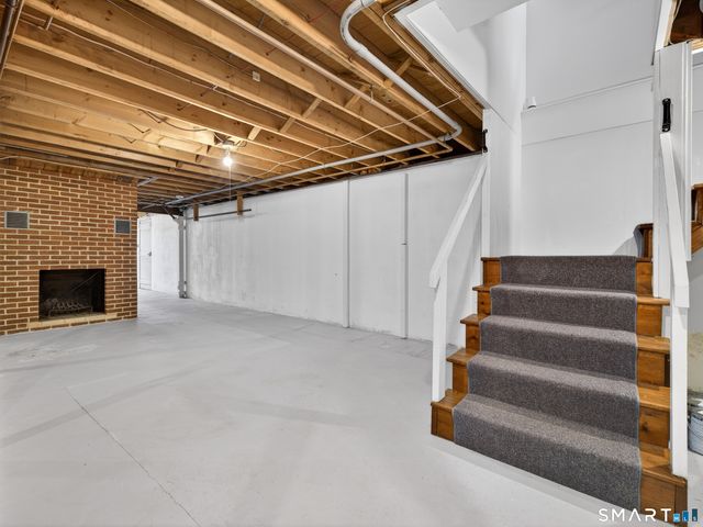 42 Aitchison Drive, New London, CT 06320