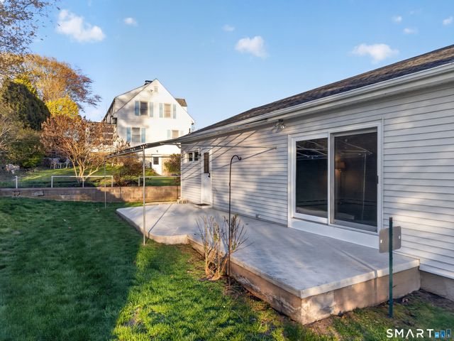 42 Aitchison Drive, New London, CT 06320