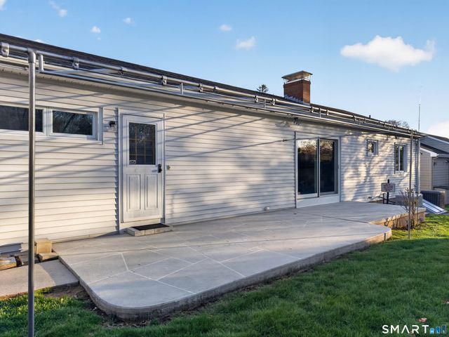 42 Aitchison Drive, New London, CT 06320