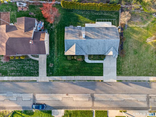 42 Aitchison Drive, New London, CT 06320