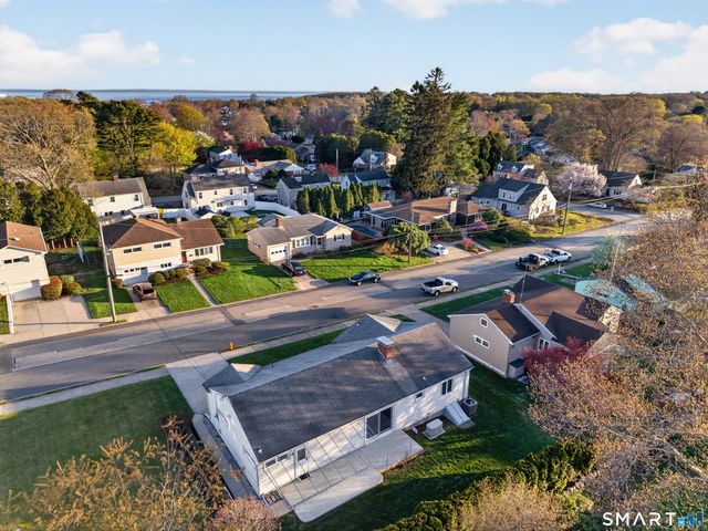 42 Aitchison Drive, New London, CT 06320