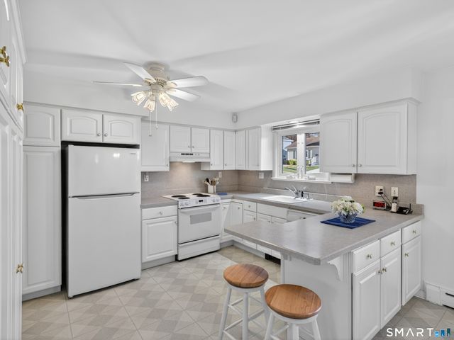 42 Aitchison Drive, New London, CT 06320