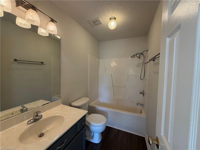 3888 Courtland Circle, Thomasville, NC 27360