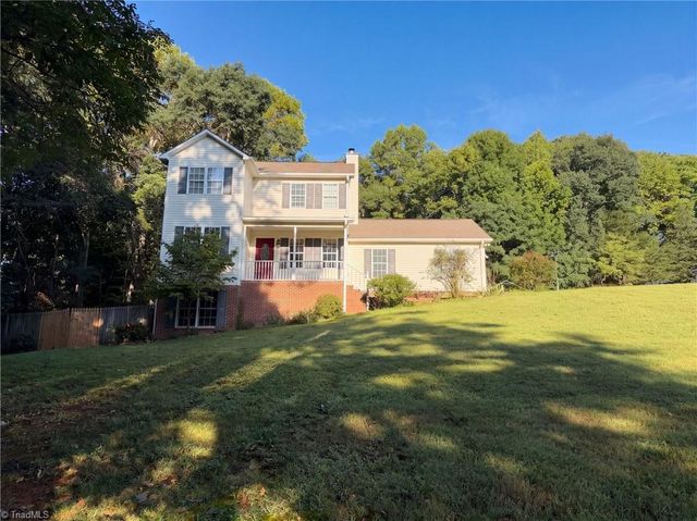 3888 Courtland Circle, Thomasville, NC 27360
