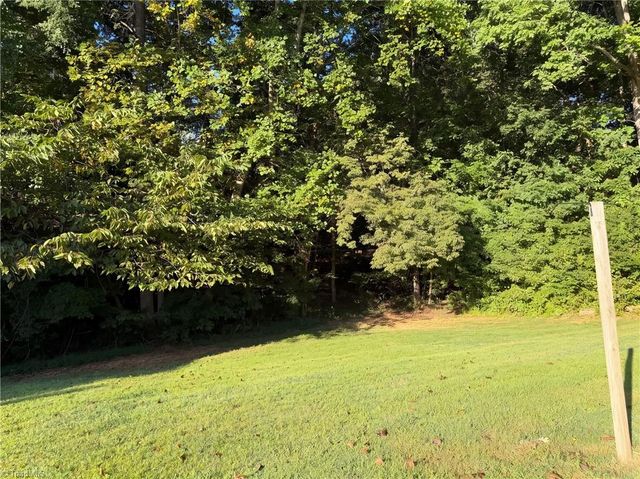 3888 Courtland Circle, Thomasville, NC 27360